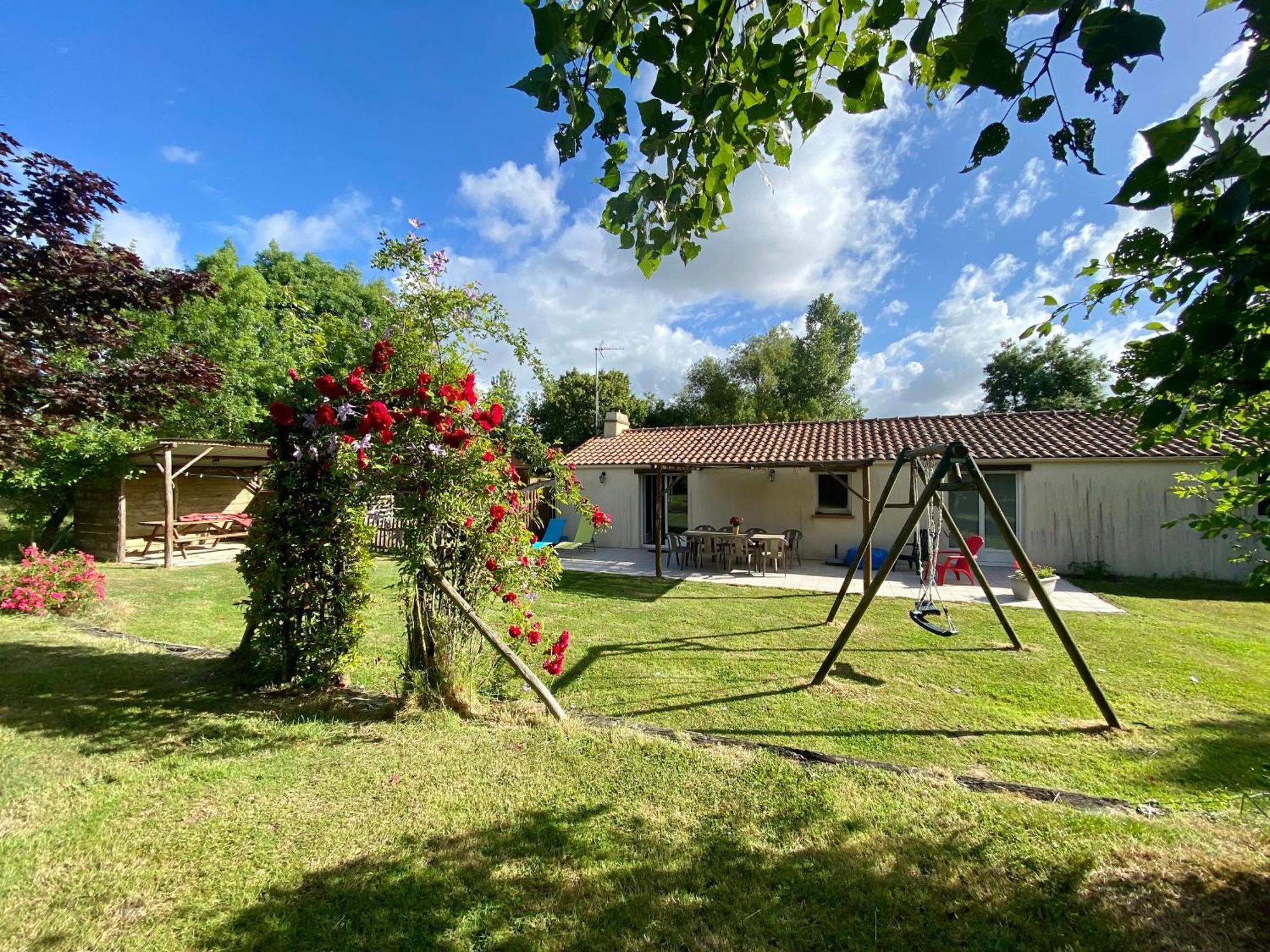 Gite De Campagne Avec Jardin Clos, 3 Chambres, Terrasse, Basse-Cour, Et Terrain De Petanque - Fr-1-306-918 Frossay Exterior photo